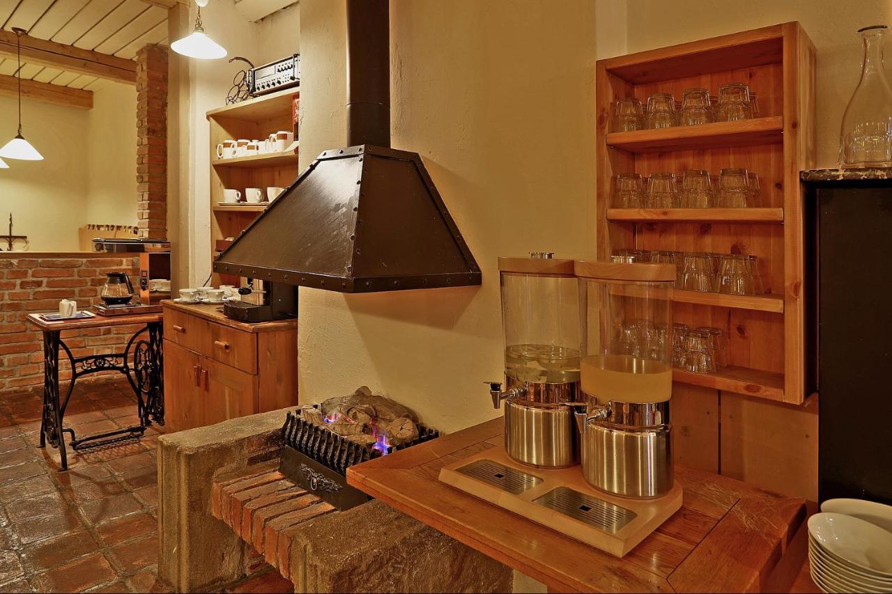 Hotel Kavalir การ์โลวีวารี ภายนอก รูปภาพ