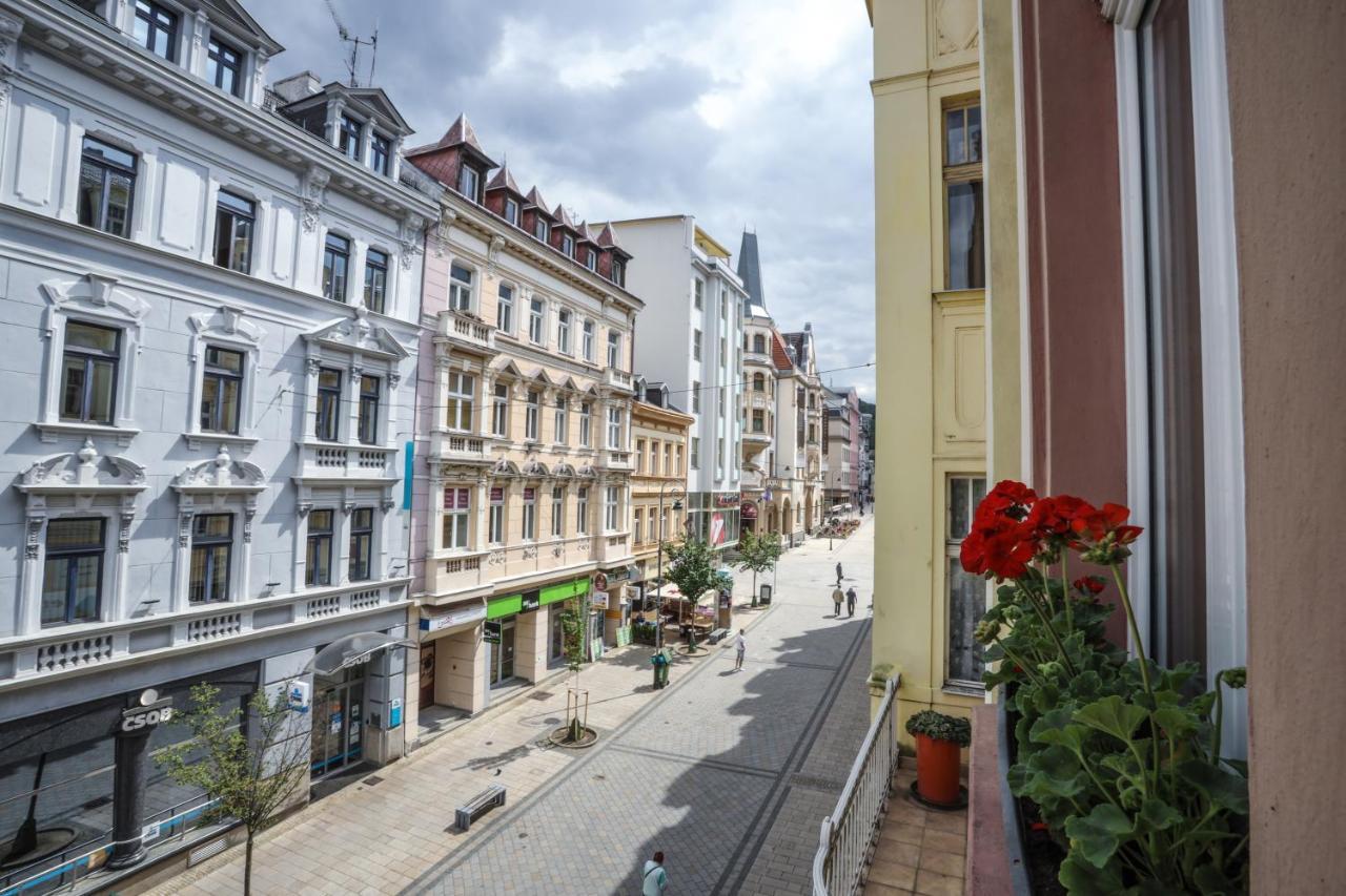 Hotel Kavalir การ์โลวีวารี ภายนอก รูปภาพ