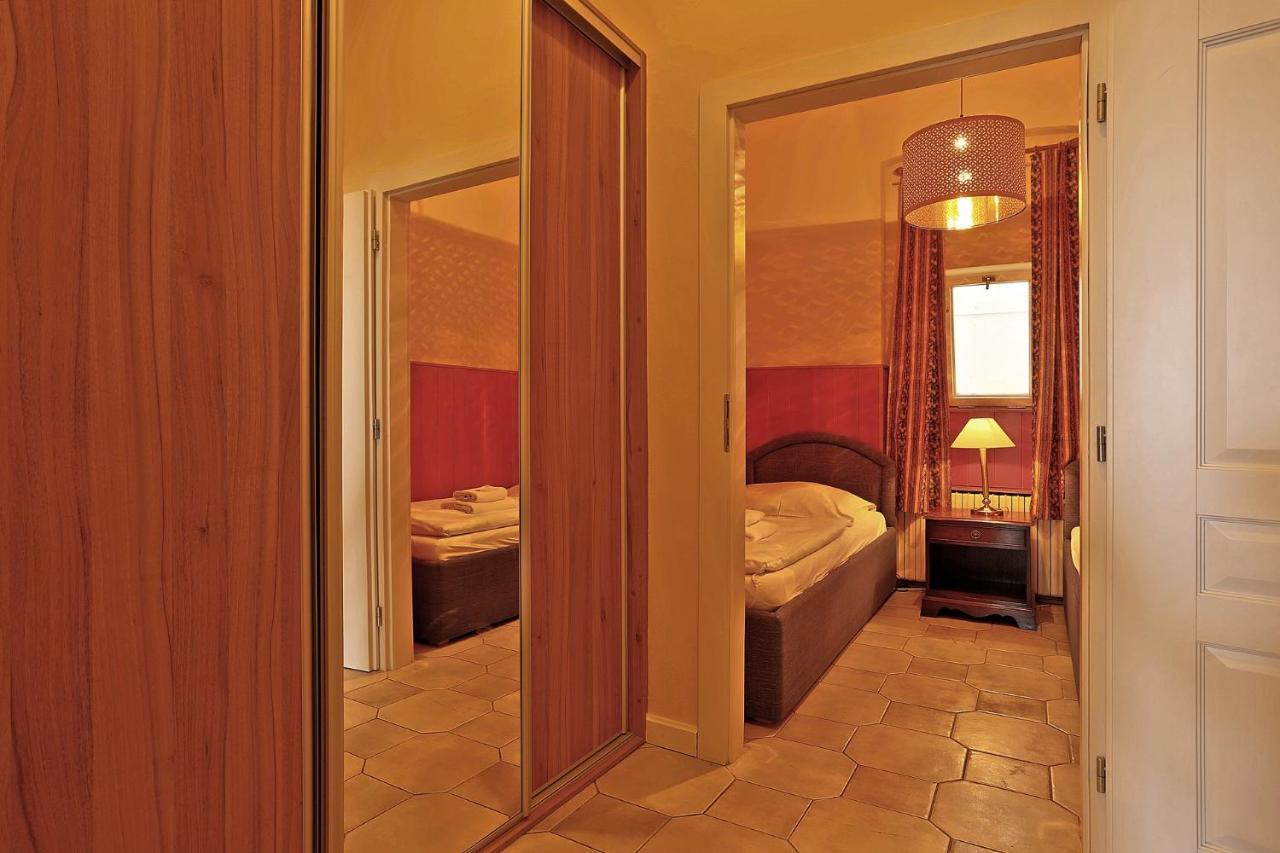 Hotel Kavalir การ์โลวีวารี ภายนอก รูปภาพ