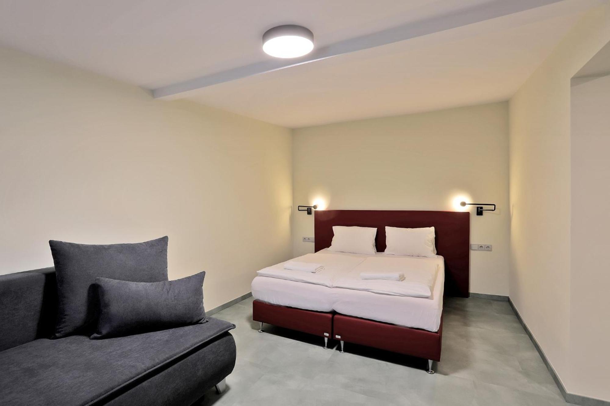 Hotel Kavalir การ์โลวีวารี ภายนอก รูปภาพ