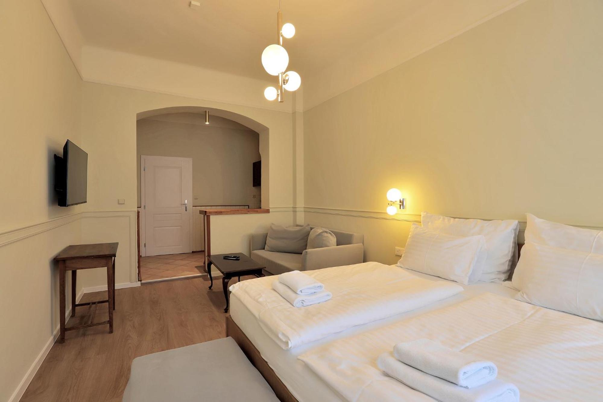 Hotel Kavalir การ์โลวีวารี ภายนอก รูปภาพ