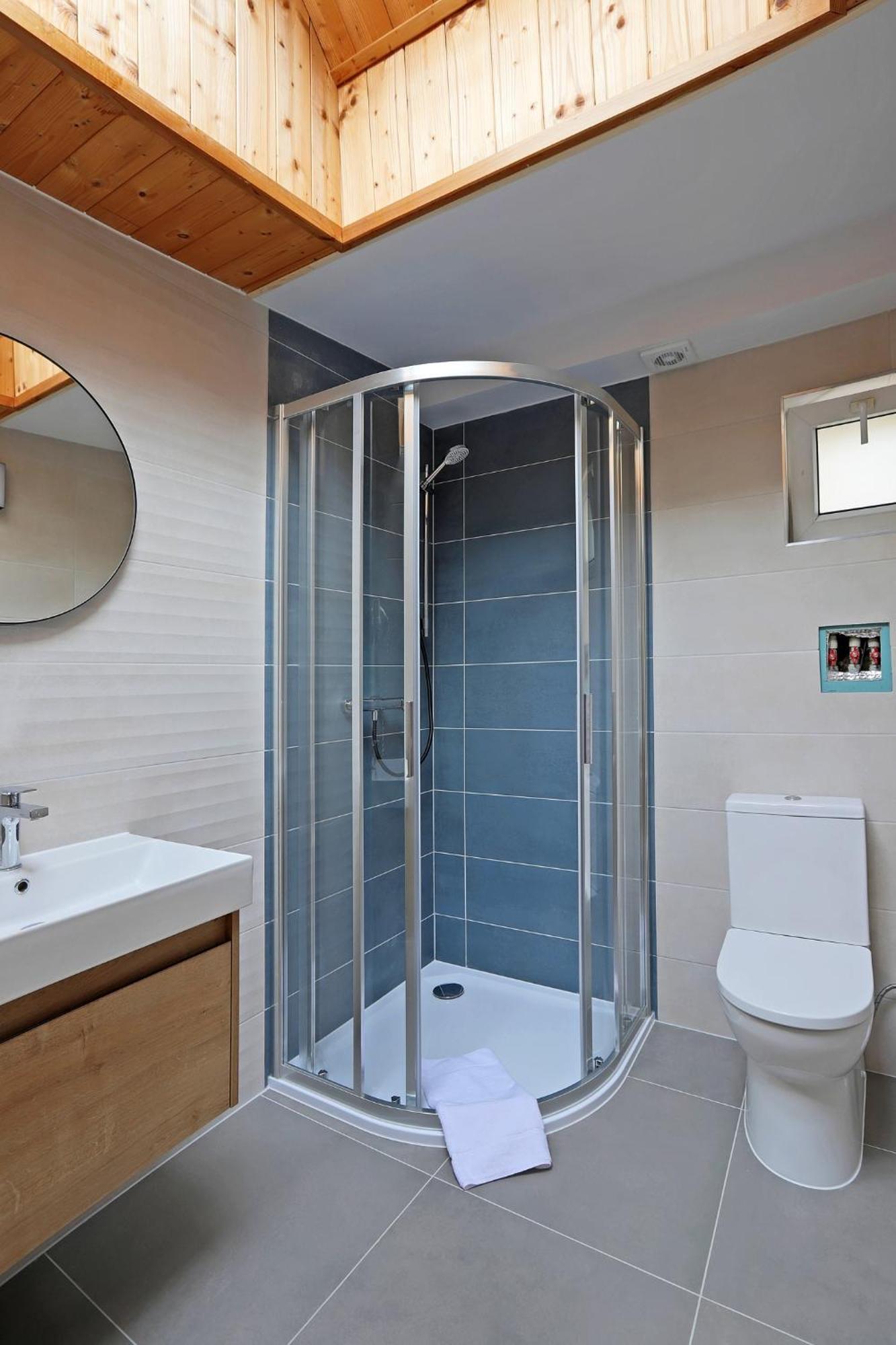 Hotel Kavalir การ์โลวีวารี ภายนอก รูปภาพ