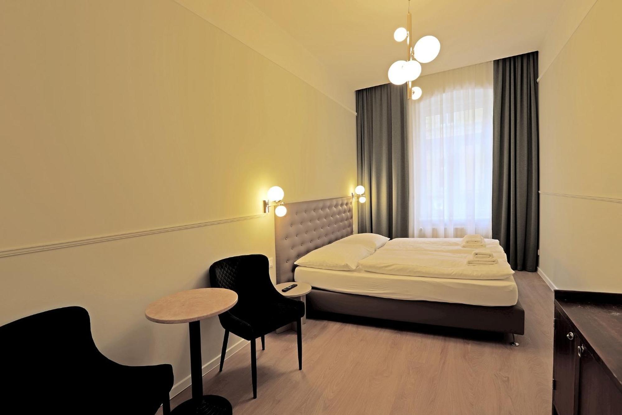 Hotel Kavalir การ์โลวีวารี ภายนอก รูปภาพ