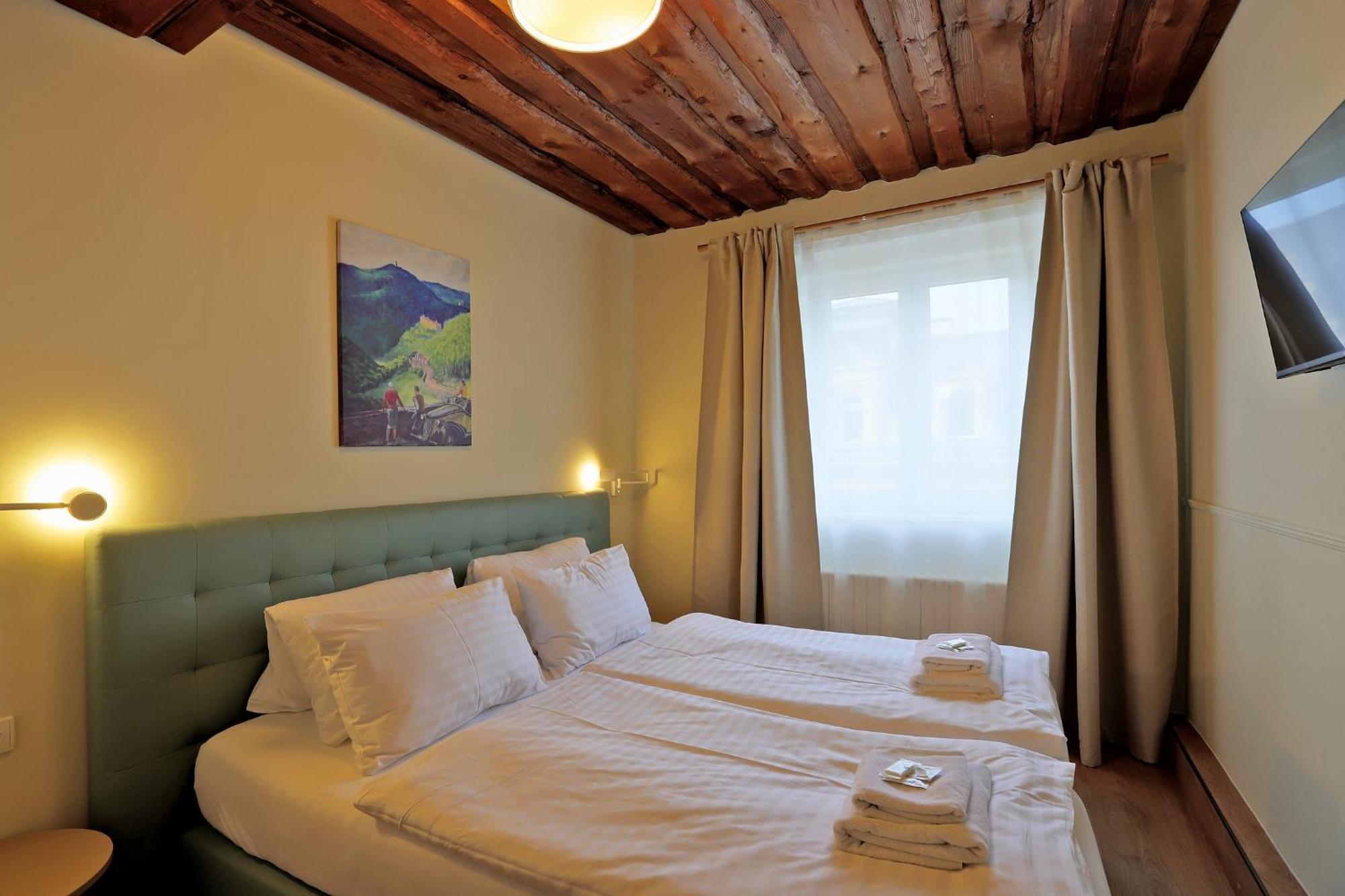 Hotel Kavalir การ์โลวีวารี ภายนอก รูปภาพ