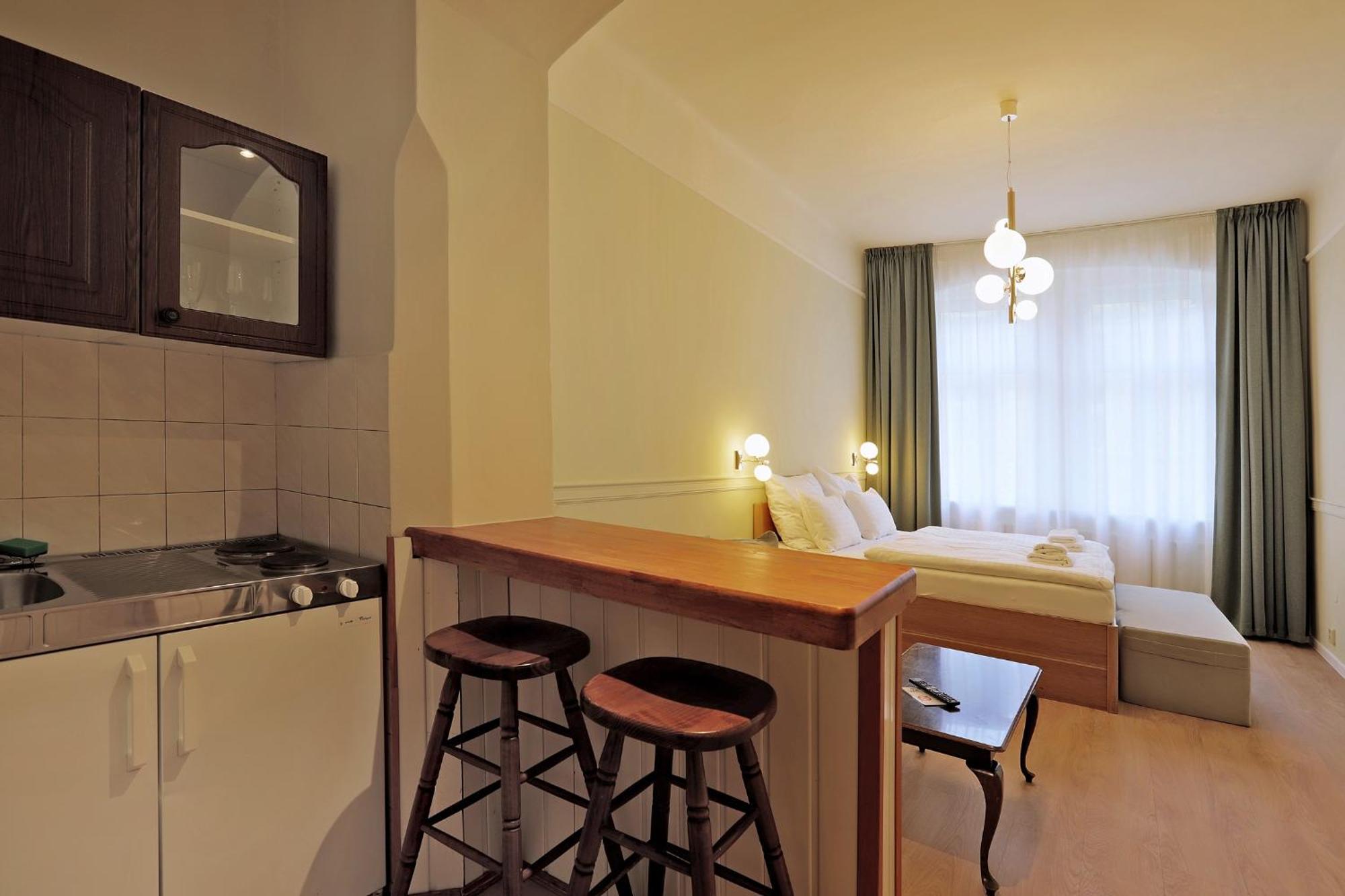 Hotel Kavalir การ์โลวีวารี ภายนอก รูปภาพ