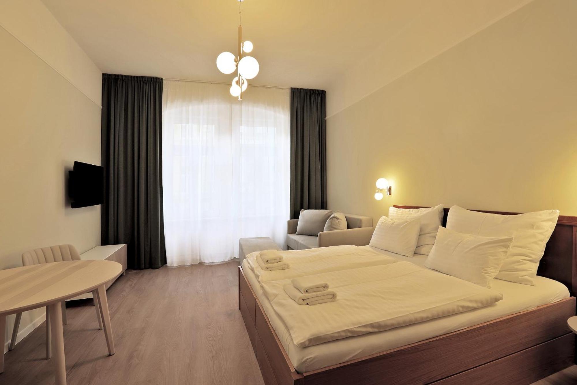 Hotel Kavalir การ์โลวีวารี ภายนอก รูปภาพ