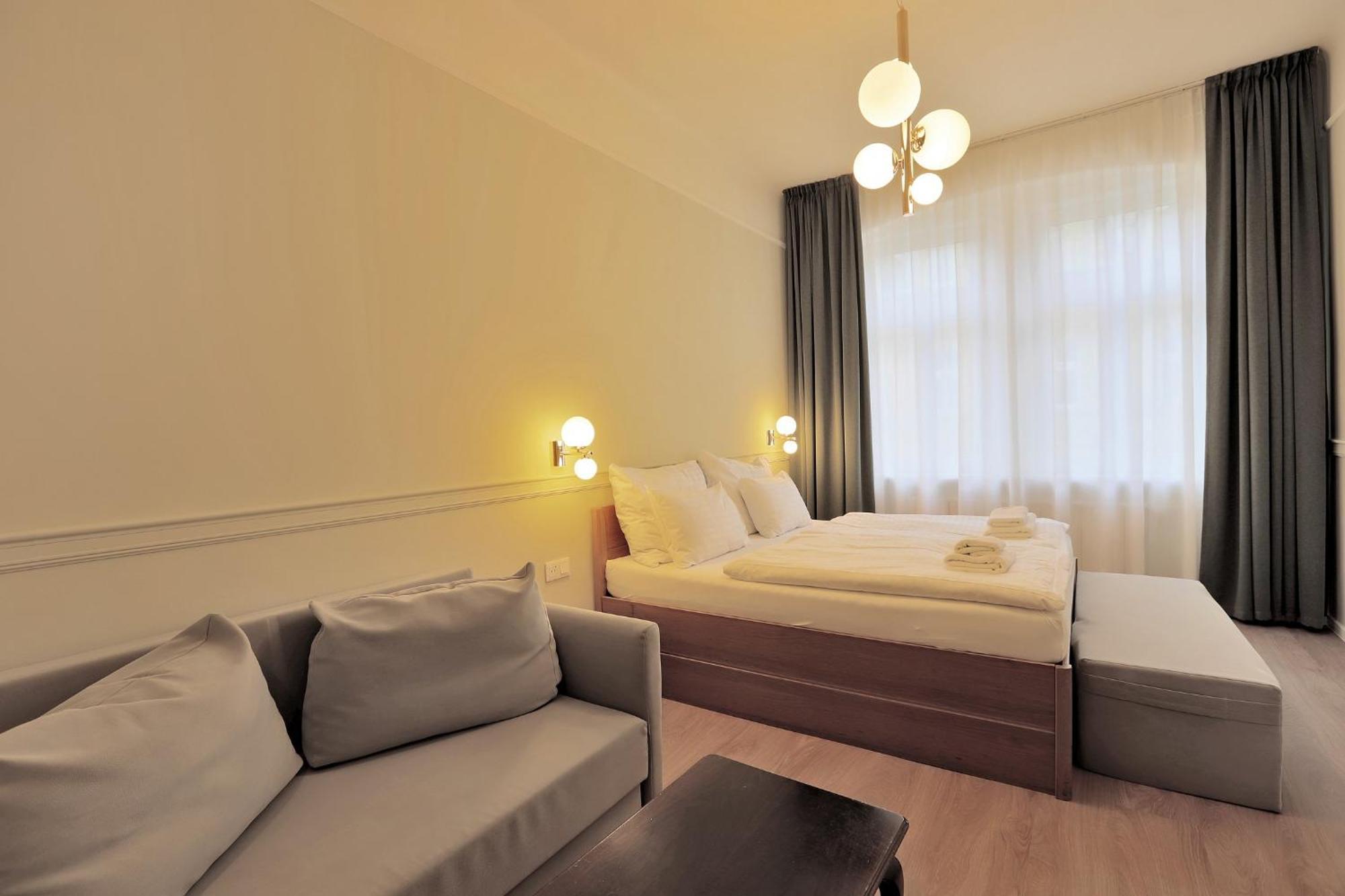 Hotel Kavalir การ์โลวีวารี ภายนอก รูปภาพ