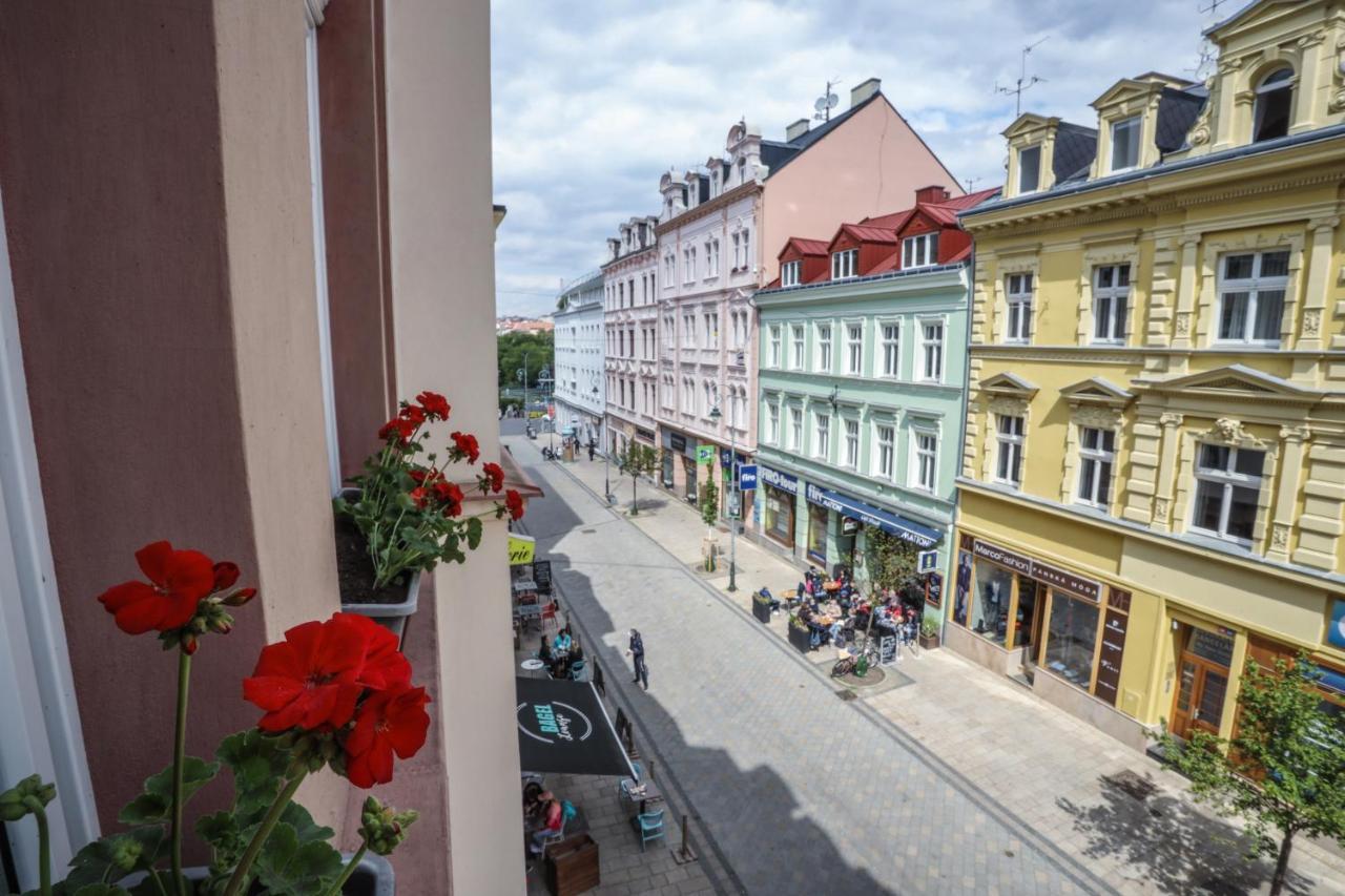 Hotel Kavalir การ์โลวีวารี ภายนอก รูปภาพ